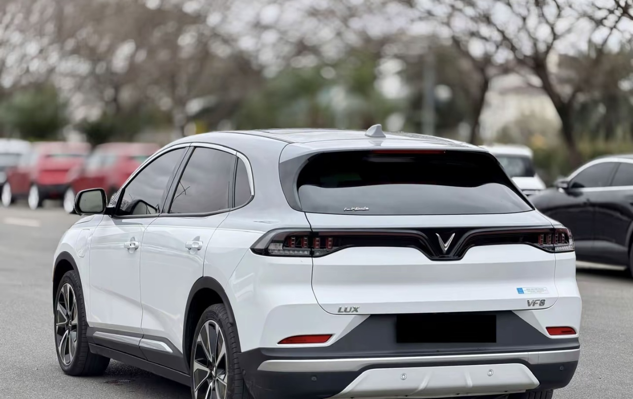 Vinfast Lux V8 (SUV)
